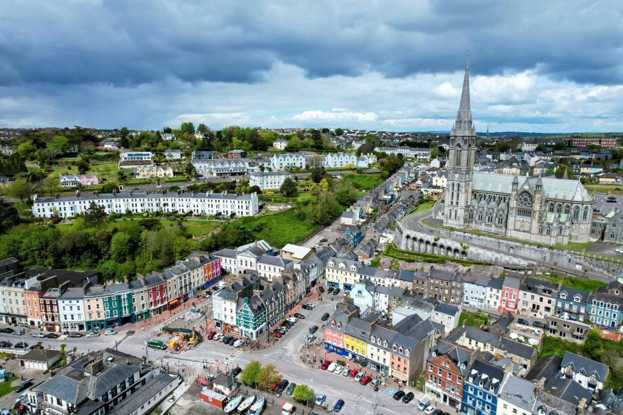 A Stylish 2 Bed Apartment In Cobh Town - Lux Stay Exterior photo